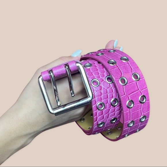 Pink Croc leather grommet belt 🥋 - Picture 3 of 3